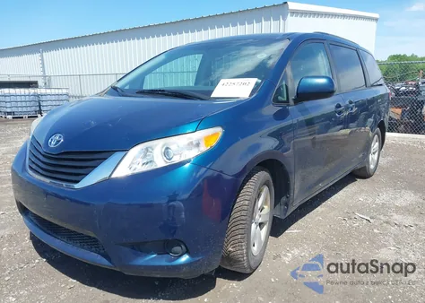 2011 Toyota Sienna Le V6 z USA, uszkodzony, nr VIN 5TDKK3DC2BS167825